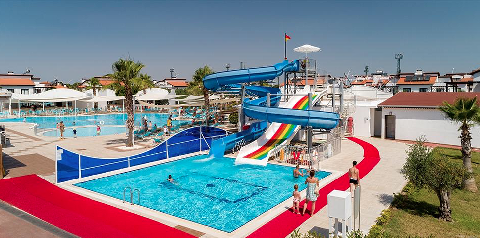 فيلا 3 + 1 مع أثاث في مجمع فندقي في بيليك أنطاليا