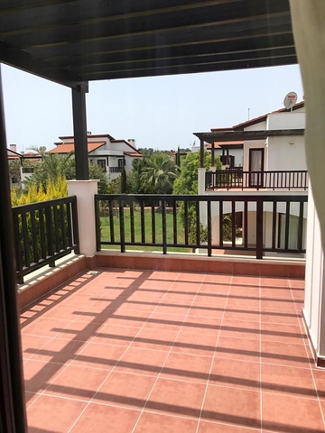 فيلا 3 + 1 مع أثاث في مجمع فندقي في بيليك أنطاليا