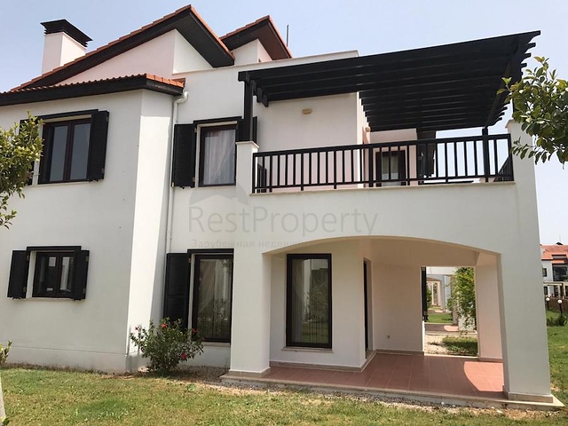 فيلا 3 + 1 مع أثاث في مجمع فندقي في بيليك أنطاليا