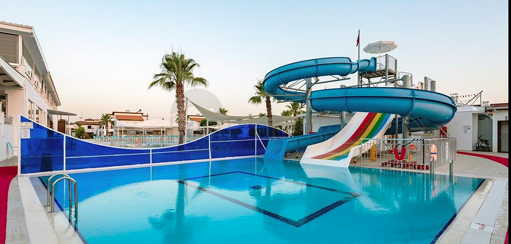 فيلا 3 + 1 مع أثاث في مجمع فندقي في بيليك أنطاليا