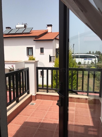 فيلا 3 + 1 مع أثاث في مجمع فندقي في بيليك أنطاليا