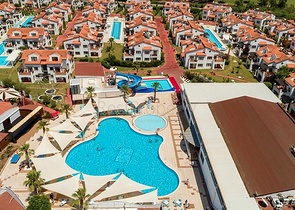 فيلا 3 + 1 مع أثاث في مجمع فندقي في بيليك أنطاليا