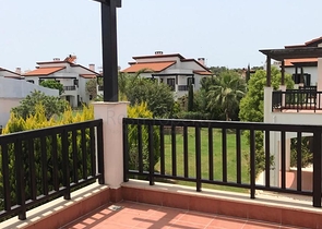 فيلا 3 + 1 مع أثاث في مجمع فندقي في بيليك أنطاليا