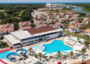 فيلا 3 + 1 مع أثاث في مجمع فندقي في بيليك أنطاليا