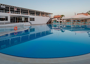 فيلا 3 + 1 مع أثاث في مجمع فندقي في بيليك أنطاليا