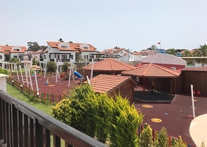 فيلا 3 + 1 مع أثاث في مجمع فندقي في بيليك أنطاليا