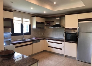 فيلا 3 + 1 مع أثاث في مجمع فندقي في بيليك أنطاليا