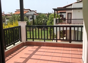 فيلا 3 + 1 مع أثاث في مجمع فندقي في بيليك أنطاليا