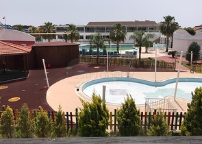 فيلا 3 + 1 مع أثاث في مجمع فندقي في بيليك أنطاليا