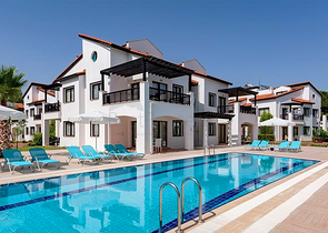 فيلا 3 + 1 مع أثاث في مجمع فندقي في بيليك أنطاليا