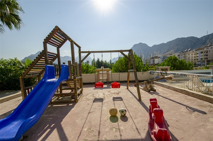 3 + 1 شقة مع الاثاث في مجمع في هورم كونيالتي أنطاليا