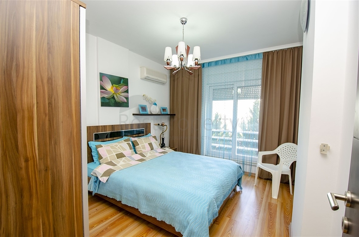 3 + 1 شقة مع الاثاث في مجمع في هورم كونيالتي أنطاليا