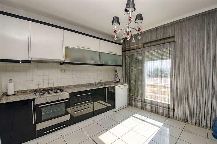 3 + 1 شقة مع الاثاث في مجمع في هورم كونيالتي أنطاليا