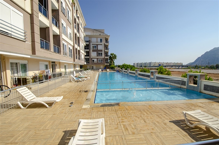 3 + 1 شقة مع الاثاث في مجمع في هورم كونيالتي أنطاليا