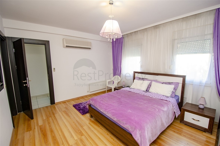 3 + 1 شقة مع الاثاث في مجمع في هورم كونيالتي أنطاليا