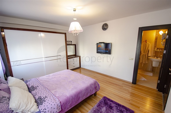 3 + 1 شقة مع الاثاث في مجمع في هورم كونيالتي أنطاليا