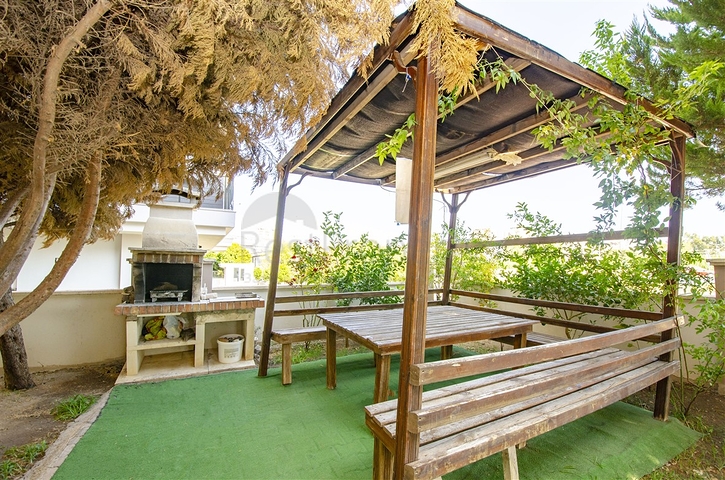 3 + 1 شقة مع الاثاث في مجمع في هورم كونيالتي أنطاليا