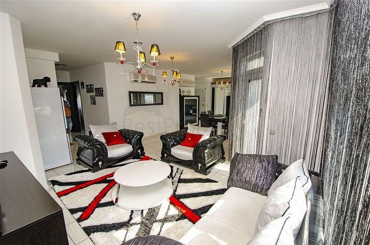 3 + 1 شقة مع الاثاث في مجمع في هورم كونيالتي أنطاليا