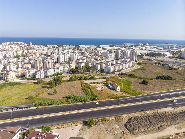 3 + 1 شقة مع الاثاث في مجمع في هورم كونيالتي أنطاليا