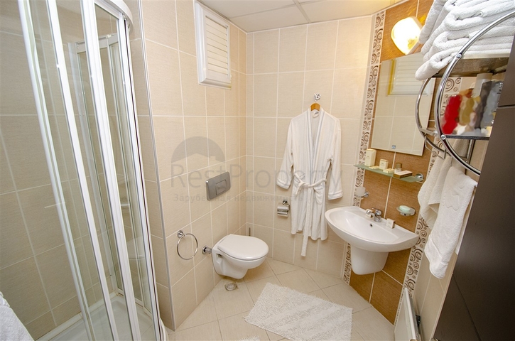 3 + 1 شقة مع الاثاث في مجمع في هورم كونيالتي أنطاليا