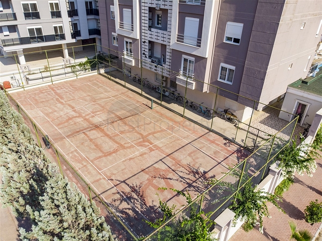 3 + 1 شقة مع الاثاث في مجمع في هورم كونيالتي أنطاليا