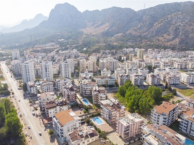 3 + 1 شقة مع الاثاث في مجمع في هورم كونيالتي أنطاليا