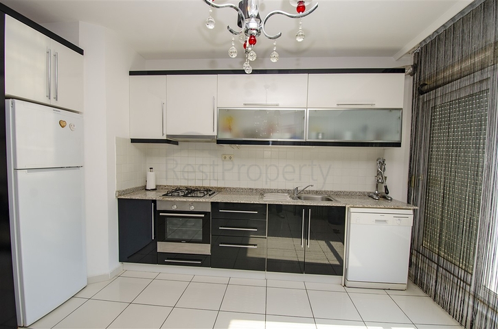 3 + 1 شقة مع الاثاث في مجمع في هورم كونيالتي أنطاليا