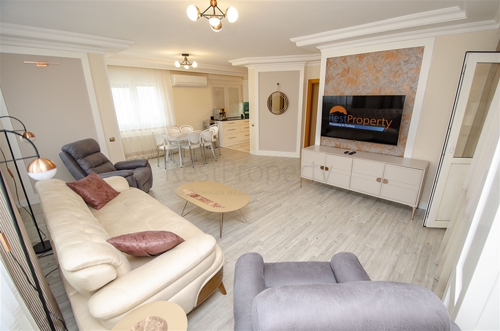 بنتهاوس 3 + 1 مفروشة 3 دقائق سيرا على الأقدام إلى البحر في أنطاليا