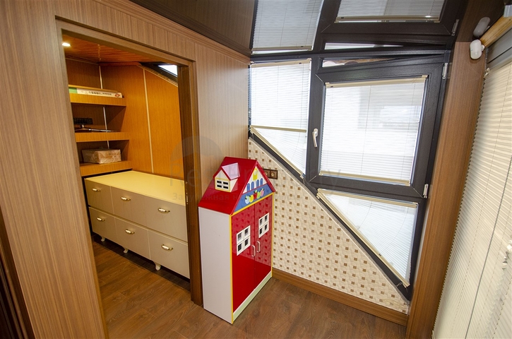 بنتهاوس 3 + 1 مفروشة 3 دقائق سيرا على الأقدام إلى البحر في أنطاليا