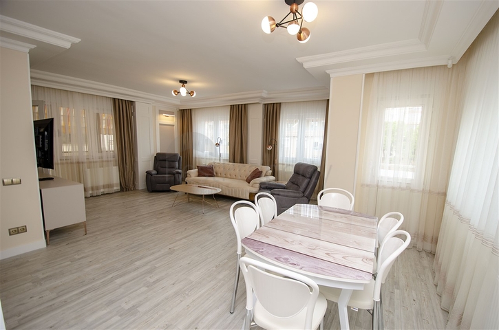 بنتهاوس 3 + 1 مفروشة 3 دقائق سيرا على الأقدام إلى البحر في أنطاليا