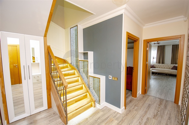 بنتهاوس 3 + 1 مفروشة 3 دقائق سيرا على الأقدام إلى البحر في أنطاليا