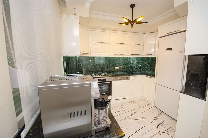 بنتهاوس 3 + 1 مفروشة 3 دقائق سيرا على الأقدام إلى البحر في أنطاليا