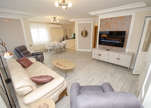 بنتهاوس 3 + 1 مفروشة 3 دقائق سيرا على الأقدام إلى البحر في أنطاليا