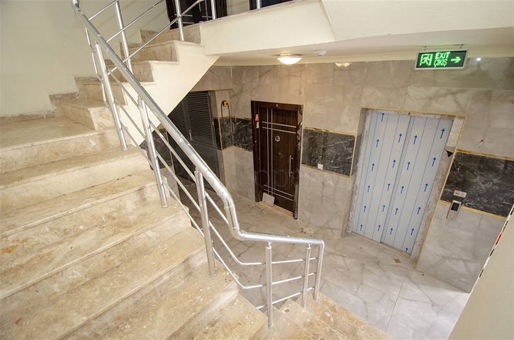 شقق 2 + 1 ، 3 + 1 في مجمع جاهز في كيبيز أنطاليا