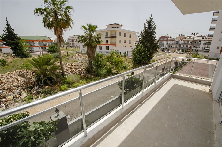 شقق 2 + 1 ، 3 + 1 في مجمع جاهز في كيبيز أنطاليا