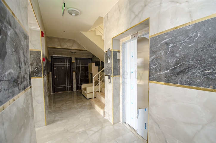 شقق 2 + 1 ، 3 + 1 في مجمع جاهز في كيبيز أنطاليا