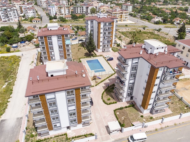 شقق 2 + 1 ، 3 + 1 في مجمع جاهز في كيبيز أنطاليا