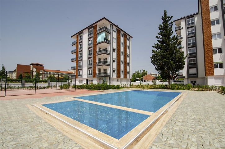 شقق 2 + 1 ، 3 + 1 في مجمع جاهز في كيبيز أنطاليا