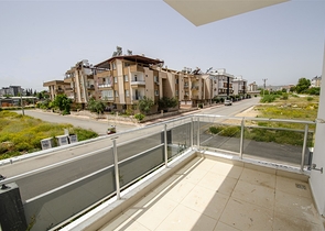 شقق 2 + 1 ، 3 + 1 في مجمع جاهز في كيبيز أنطاليا