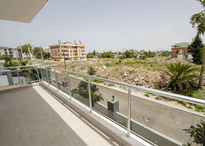 شقق 2 + 1 ، 3 + 1 في مجمع جاهز في كيبيز أنطاليا