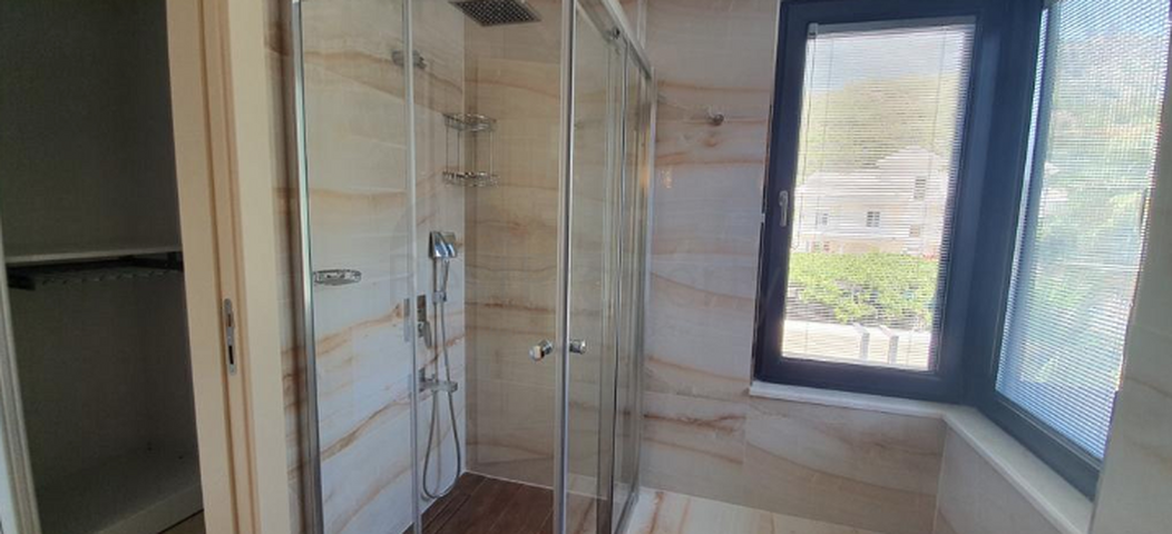 فيلا منفصلة 3 + 1 مع حمام سباحة في كيريش كيمير