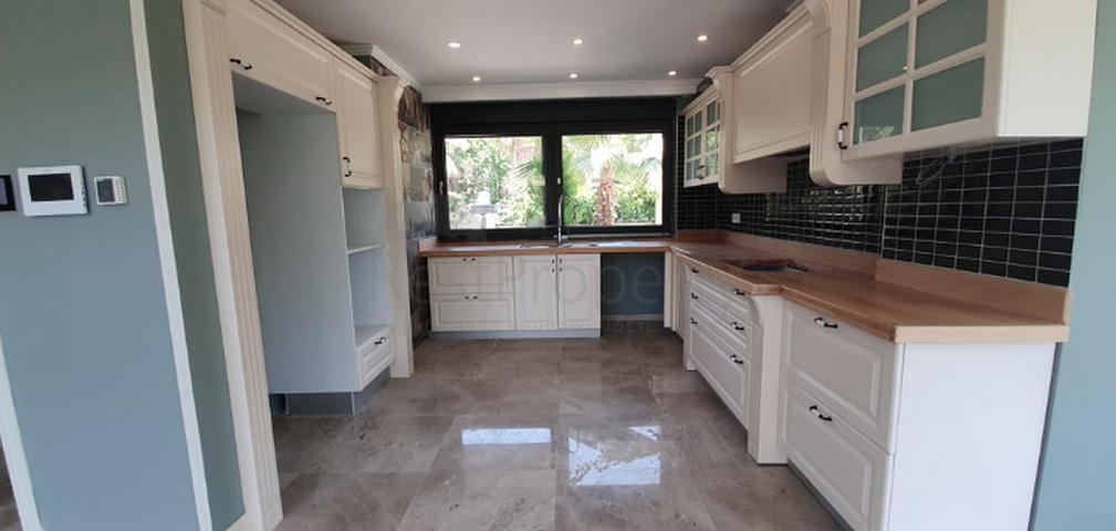 فيلا منفصلة 3 + 1 مع حمام سباحة في كيريش كيمير