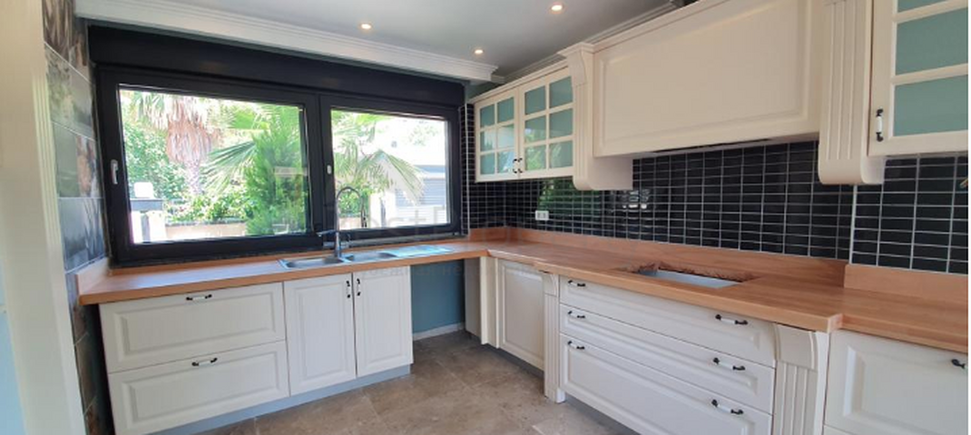 فيلا منفصلة 3 + 1 مع حمام سباحة في كيريش كيمير