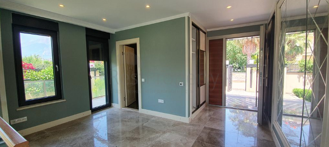 فيلا منفصلة 3 + 1 مع حمام سباحة في كيريش كيمير