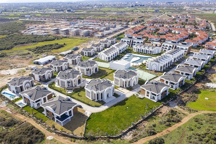 مجمع راقى من الفلل في دوشمالتي أنطاليا