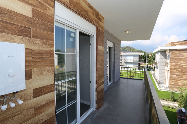 شقق 2 + 1 في مجمع جديد في كاميوفا كيمير 800 متر من البحر