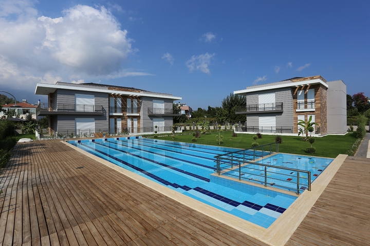 شقق 2 + 1 في مجمع جديد في كاميوفا كيمير 800 متر من البحر