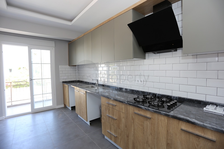 شقق 2 + 1 في مجمع جديد في كاميوفا كيمير 800 متر من البحر