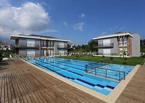 شقق 2 + 1 في مجمع جديد في كاميوفا كيمير 800 متر من البحر