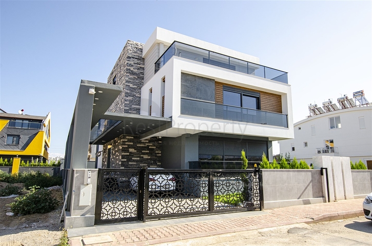 فيلا  فاخرة في لارا